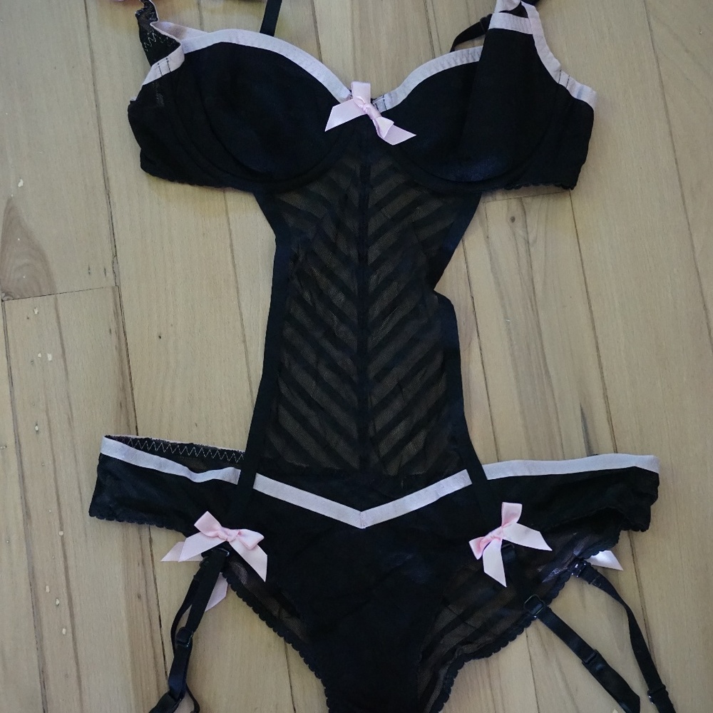 Victoria Secret Sexy little things 1 piece garter bodysuit, backless Large